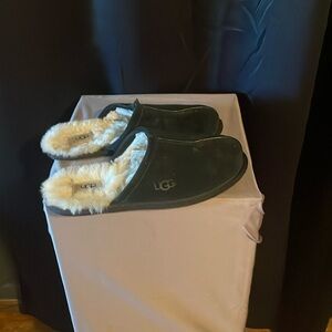 UGG men’s slippers size 9